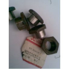 MD706503 MITSUBISHI GALANT ŞANZUMAN PRİZ MİLİ SOMUN